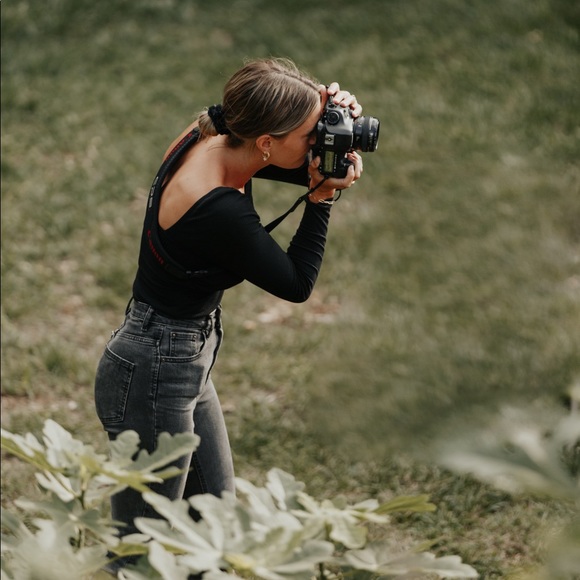 MEET YOUR POSHER - Picture 4 of 16